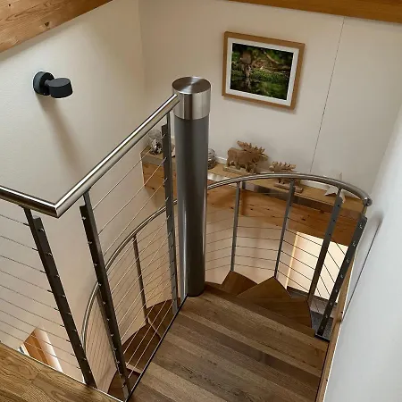 Gaestehaus Myhideaway בקתה Reichenbach im Kandertal