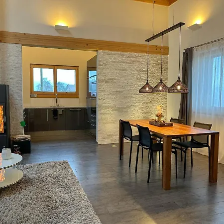 Gaestehaus Myhideaway בקתה