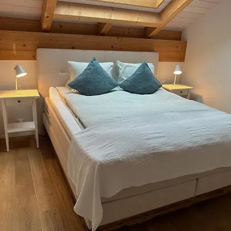 Gaestehaus Myhideaway בקתה