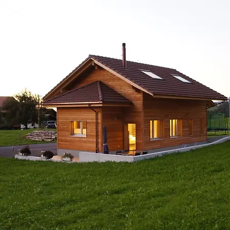 Gaestehaus Myhideaway בקתה Reichenbach im Kandertal