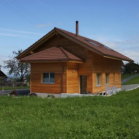 Gaestehaus Myhideaway בקתה Reichenbach im Kandertal