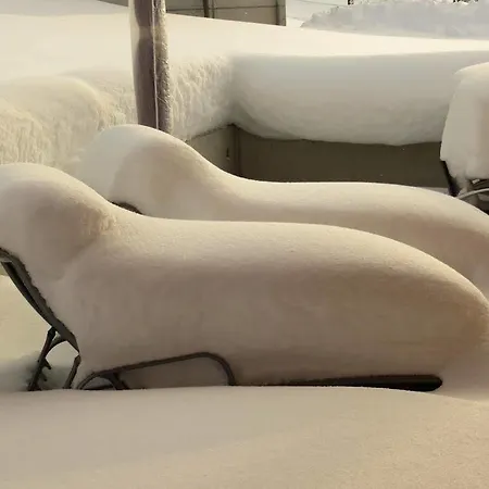 Gaestehaus Myhideaway בקתה Reichenbach im Kandertal